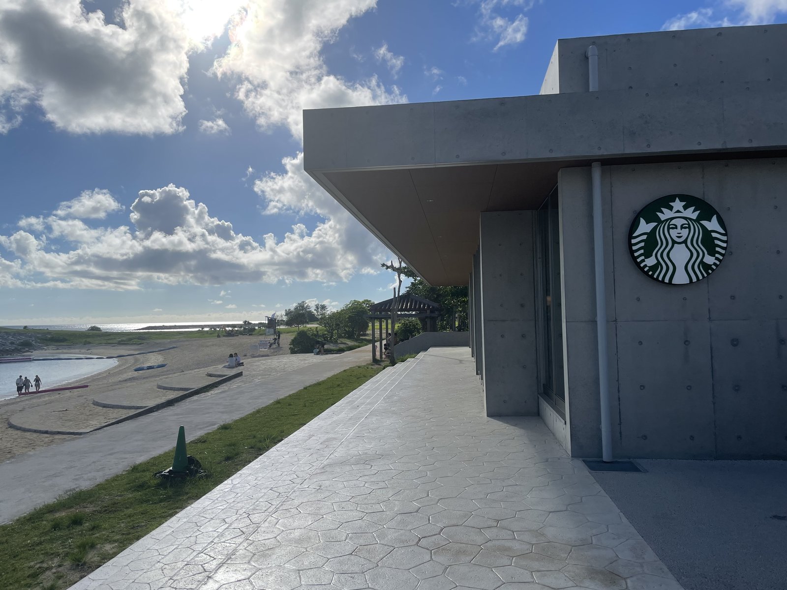 スターバックス コーヒー 名護21世紀の森公園あけみおてらす店と海